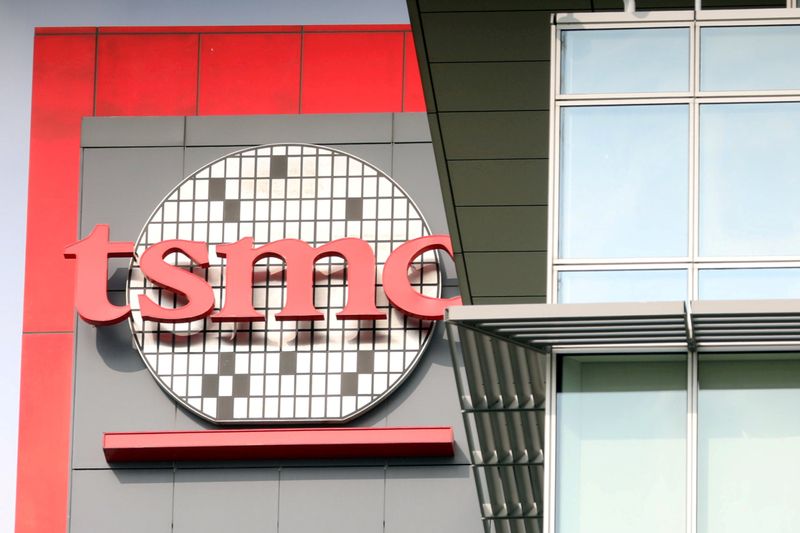 &copy; Reuters. FILE PHOTO: A logo of Taiwan Semiconductor Manufacturing Co (TSMC) is seen at one of its office buildings in Tainan,