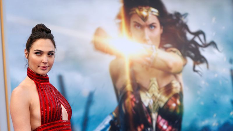&copy; Reuters. FILE PHOTO: Cast member Gadot poses at the premiere of &quot;Wonder Woman&quot; in Los Angeles