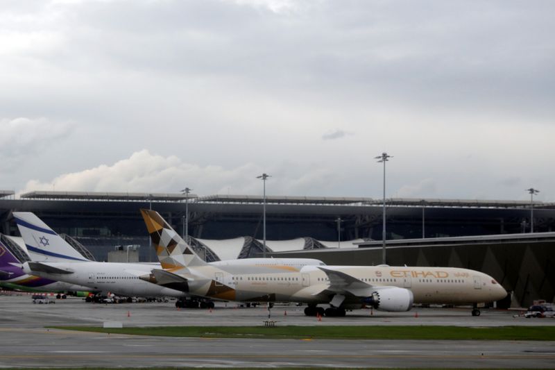 © Reuters. بيان: طيران العال الإسرائيلية والاتحاد للطيران الإماراتية ستبحثان تعاونا أكبر عقب توقيع مذكرة تفاهم