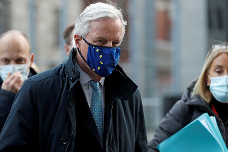 &copy; Reuters. FILE PHOTO: European Union&apos;s chief Brexit negotiator Michel Barnier, wearing a face mask, leaves the Brexit trade negotiations in London