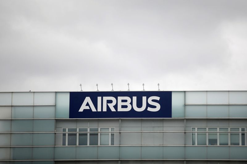 &copy; Reuters. FILE PHOTO: A logo of Airbus is seen at the entrance of its factory in Blagnac near Toulouse
