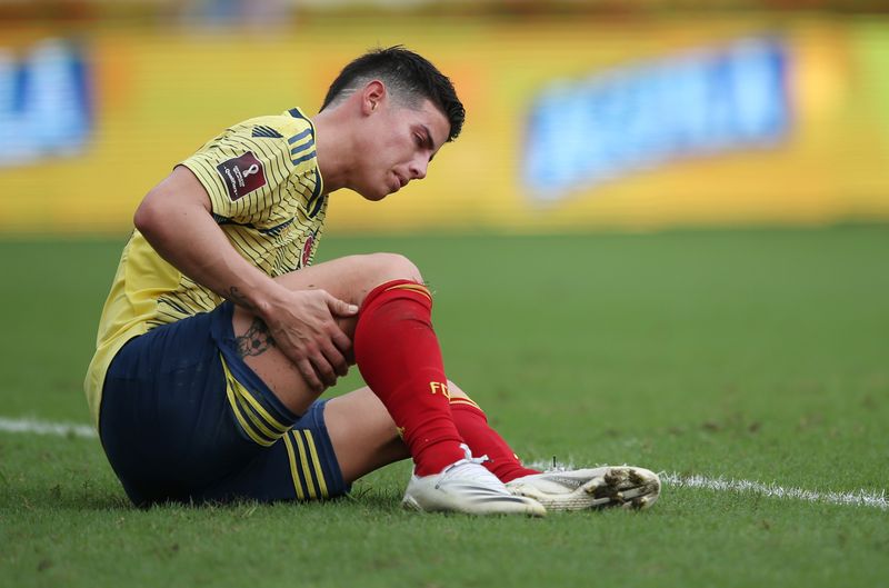 &copy; Reuters. رودريجيز لاعب كولومبيا ينفي حدوث اعتداء بعد الهزيمة المذلة أمام الإكوادور