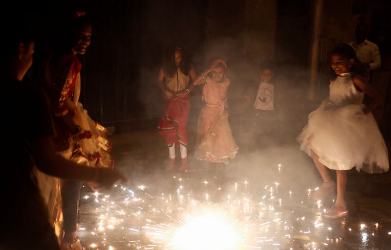 &copy; Reuters. インド、コロナ感染者900万人超え　祝祭後に急増の恐れも