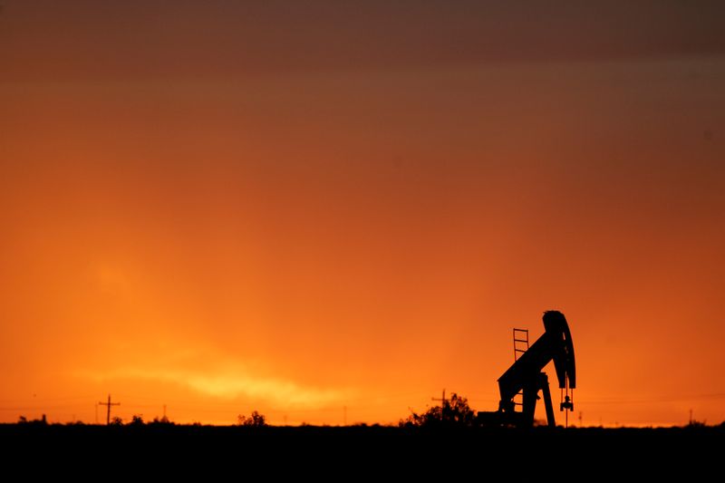 &copy; Reuters. An oil rig is silhouetted against the sunset in St. Lawrence