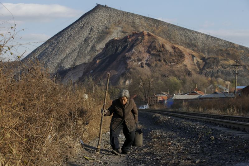 © Reuters. 中国の定年延長決定、ソーシャルメディアで不満続出