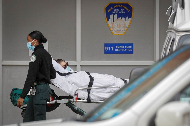 &copy; Reuters. A patient arrives outside Maimonides Medical Center, as the spread of the coronavirus disease (COVID-19) continues, in Brooklyn, New York