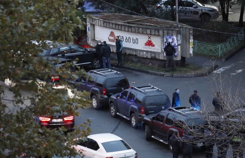© Reuters. الشرطة: مسلح يطلق سراح كل الرهائن الذين احتجزهم في عاصمة جورجيا