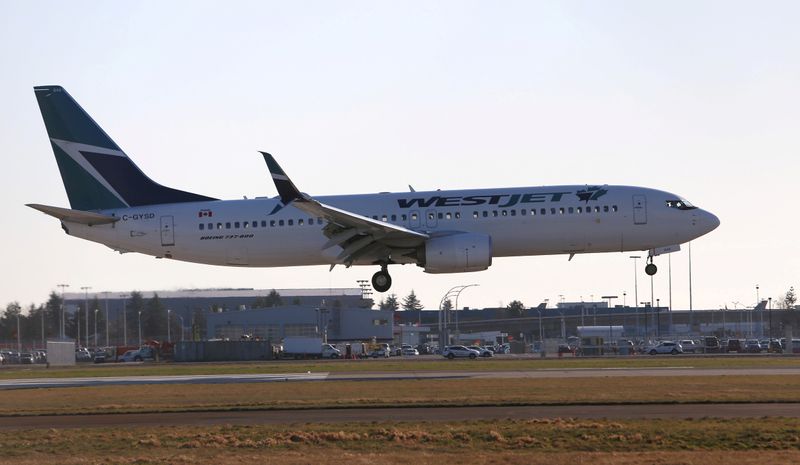 &copy; Reuters. FILE PHOTO: A WestJet Boeing 737 airplane lands at Vancouver&apos;s international airport in Richmond,