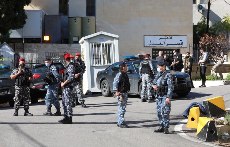 &copy; Reuters. مصادر أمنية: فرار ما يزيد على 60 من أحد سجون لبنان