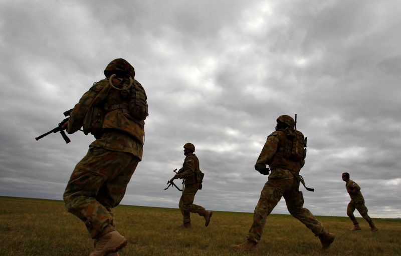© Reuters. Members of Australia's special forces conduct an exercise during the Australian International Airshow in Melbourne