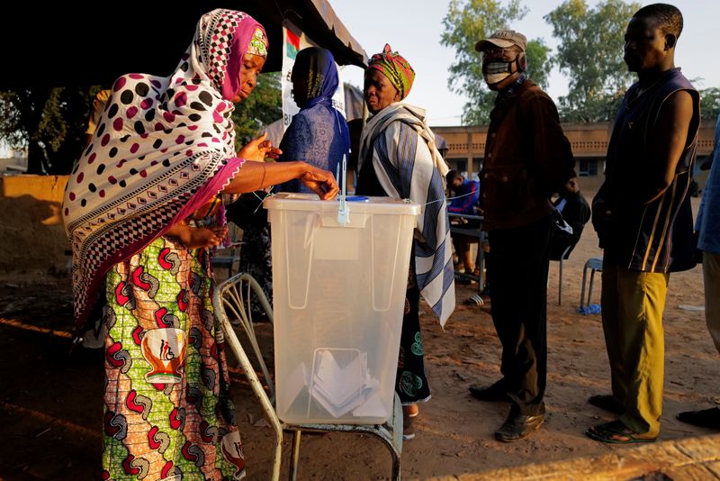 &copy; Reuters. بدء انتخابات الرئاسة في بوركينا فاسو وسط مخاوف من وقوع أعمال عنف