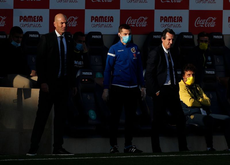 &copy; Reuters. El entrenador del Real Madrid Zinedine Zidane durante el partido contra el Villarreal en el Estadio de la Cerámica, Villarreal, España - 21 de noviembre de 2020