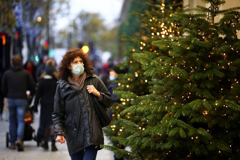 © Reuters. A woman walks past Christmas trees on Oxford Street, amid the coronavirus disease (COVID-19) outbreak, in London