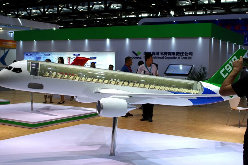 © Reuters. FILE PHOTO: A model of C919 passenger jet by COMAC is displayed at Aviation Expo China 2017 in Beijing