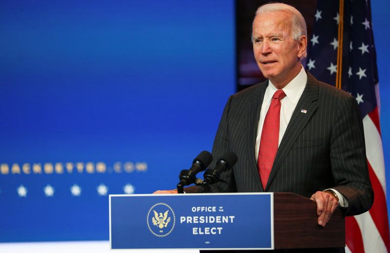 &copy; Reuters. U.S. President-elect Joe Biden speaks after meeting with governors in Wilmington, Delaware