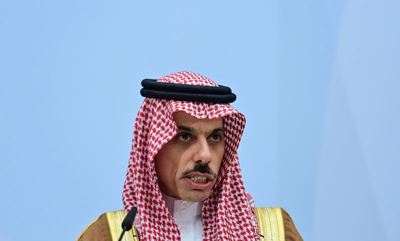 &copy; Reuters. وزير الخارجية السعودي ينفي عقد اجتماع بين ولي العهد السعودي ومسؤولين إسرائيليين