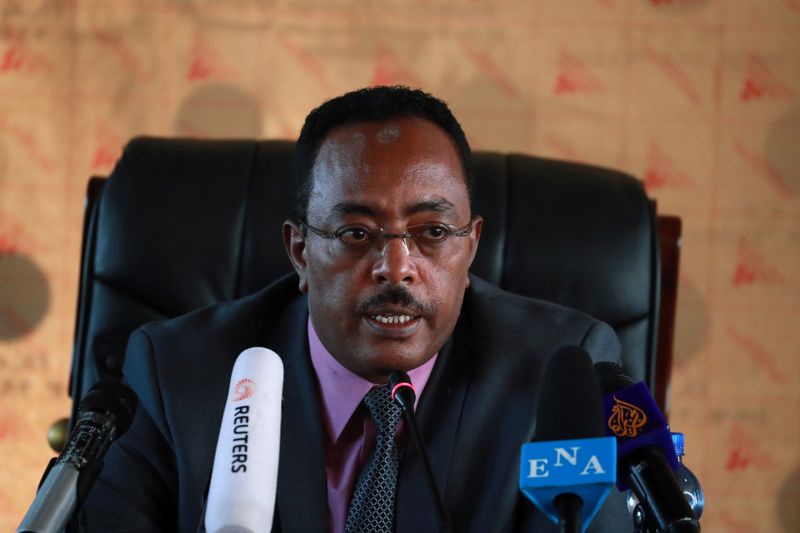 © Reuters. Ethiopia's Redwan Hussein, spokesperson for the newly established State of Emergency task force, speaks during a news conference in Addis Ababa