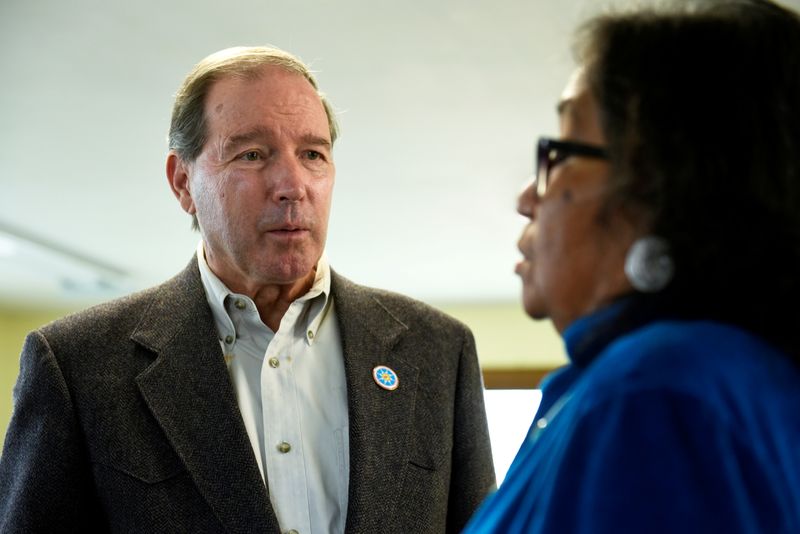 © Reuters. FILE PHOTO: Sen. Tom Udall visits the Standing Rock Reservation near Fort Yates