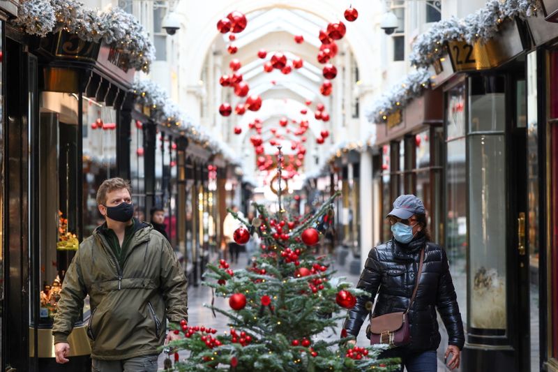 &copy; Reuters. People walk through the Burlington Arcade adorned with Christmas decorations, in London