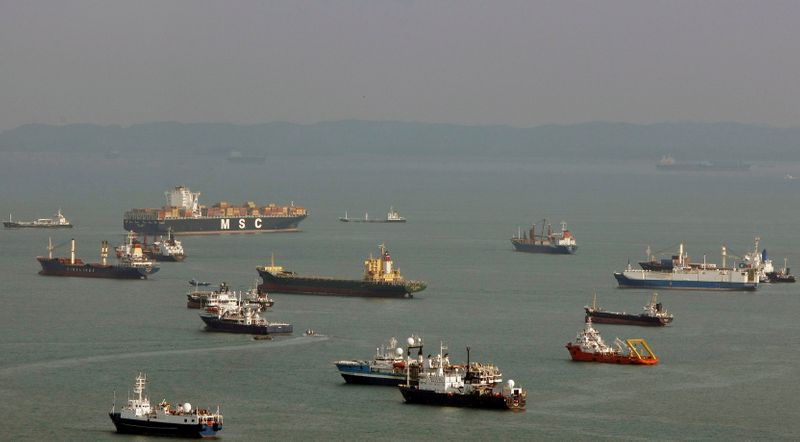 &copy; Reuters. FILE PHOTO: Climate ships