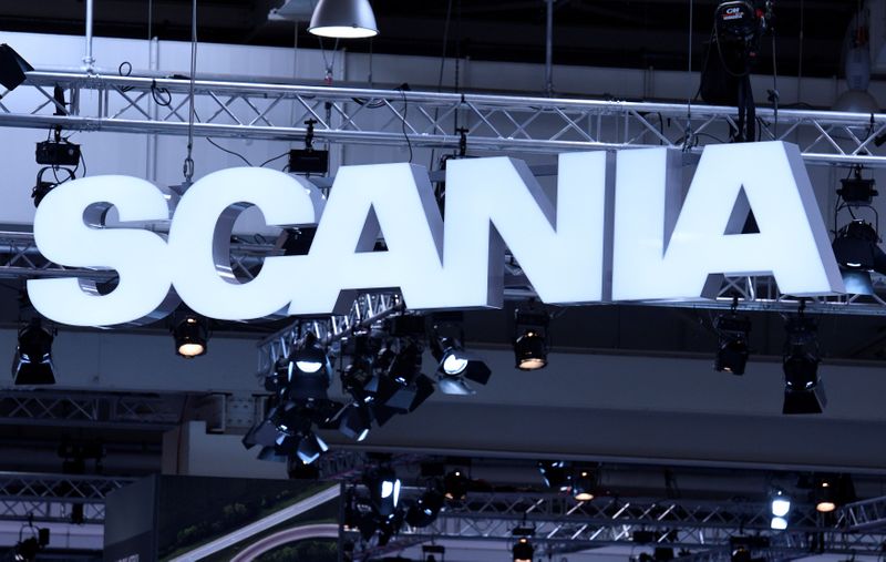 © Reuters. FILE PHOTO: The logo of Swedish truck maker Scania is pictured at the IAA truck show in Hanover