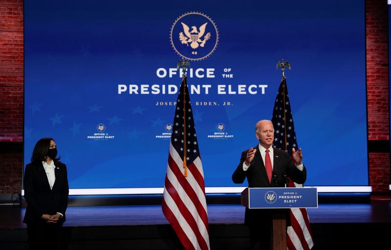 &copy; Reuters. U.S. President-elect Joe Biden speaks after meeting with governors in Wilmington, Delaware