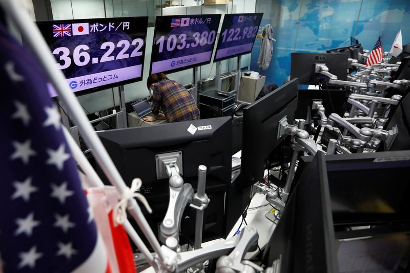 &copy; Reuters. An employee of the foreign exchange trading company works in front of monitors showing the Japanese yen exchange rate against foreign currencies at a dealing room in Tokyo