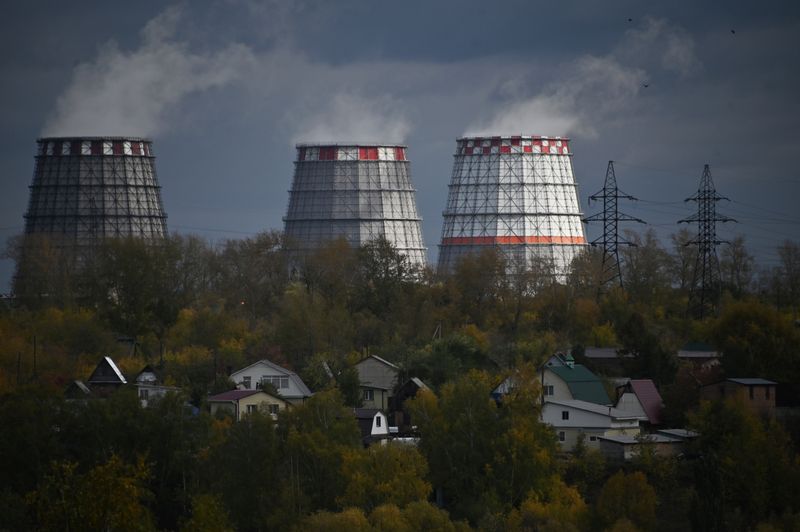 &copy; Reuters. A view shows a heating power plant in Omsk