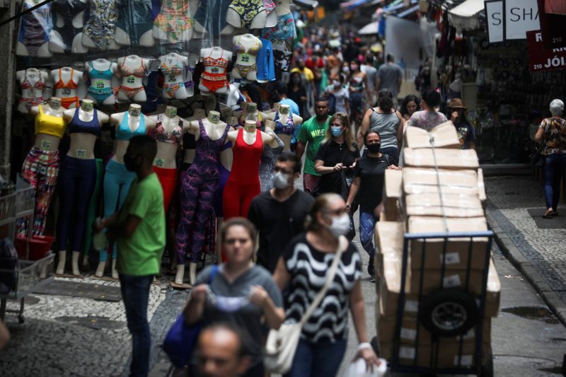 &copy; Reuters. Comércio em região central do Rio de Janeiro