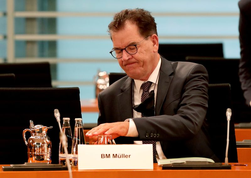 &copy; Reuters. FILE PHOTO: Weekly German cabinet meeting in Berlin
