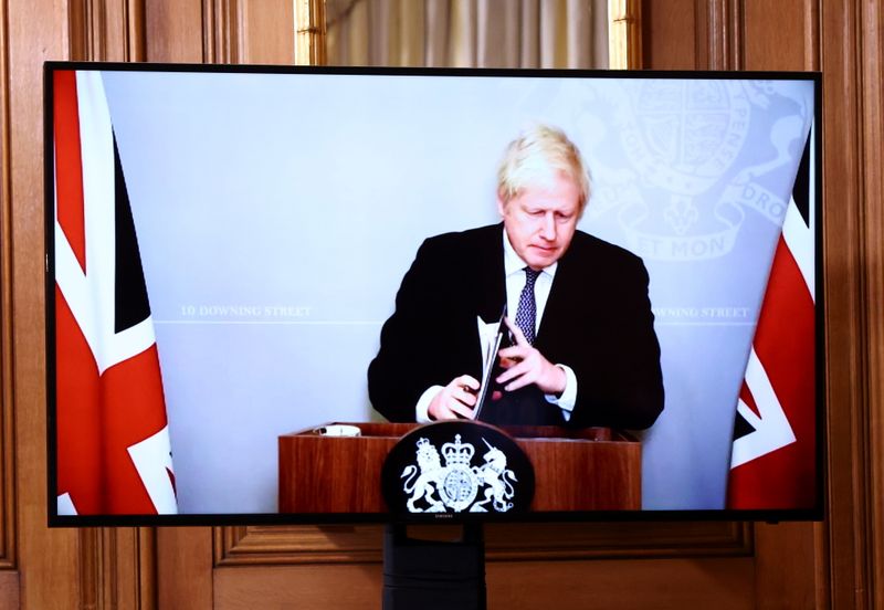 © Reuters. بريطانيا والسعودية تبحثان أهمية إتاحة لقاحات كورونا في أنحاء العالم