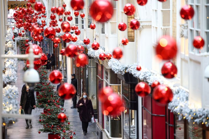 &copy; Reuters. 英、クリスマス前後5日間にコロナ抑制策を緩和