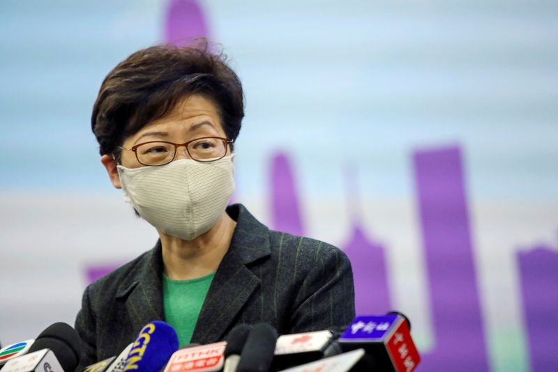 © Reuters. FILE PHOTO: Hong Kong Chief Executive Carrie Lam holds a news conference in Beijing