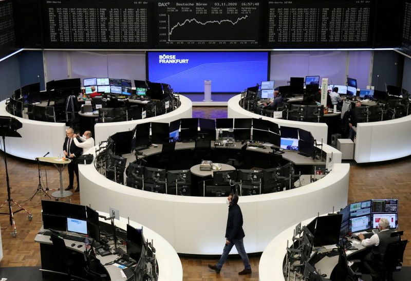 © Reuters. FILE PHOTO: The German share price index DAX graph at the stock exchange in Frankfurt