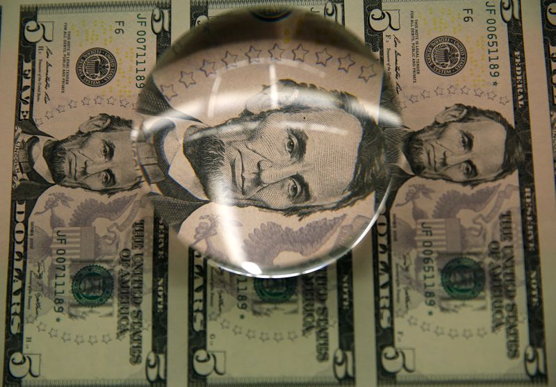 Dólar tem leve alta ante real de olho em exterior e incertezas domésticas