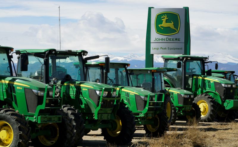 &copy; Reuters. FILE PHOTO: John Deere tractors are seen for sale at a dealer in Longmont