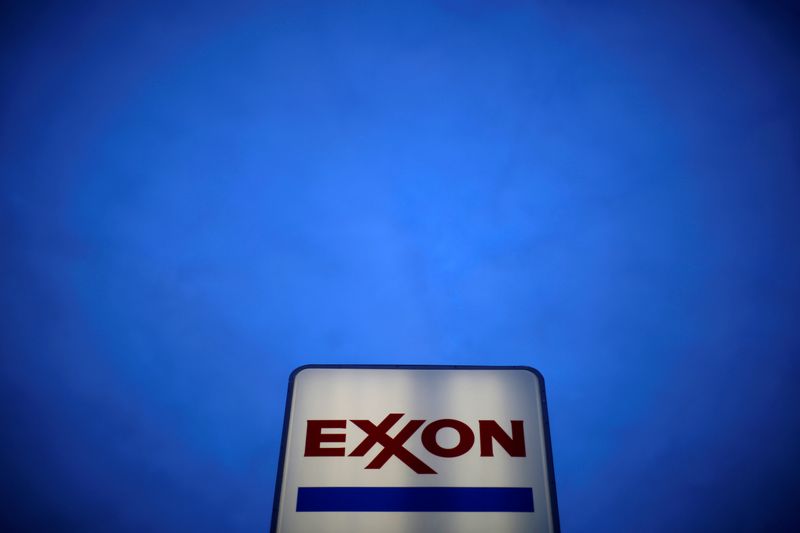 &copy; Reuters. FILE PHOTO: An Exxon sign is seen at a gas station in the Chicago suburb of Norridge