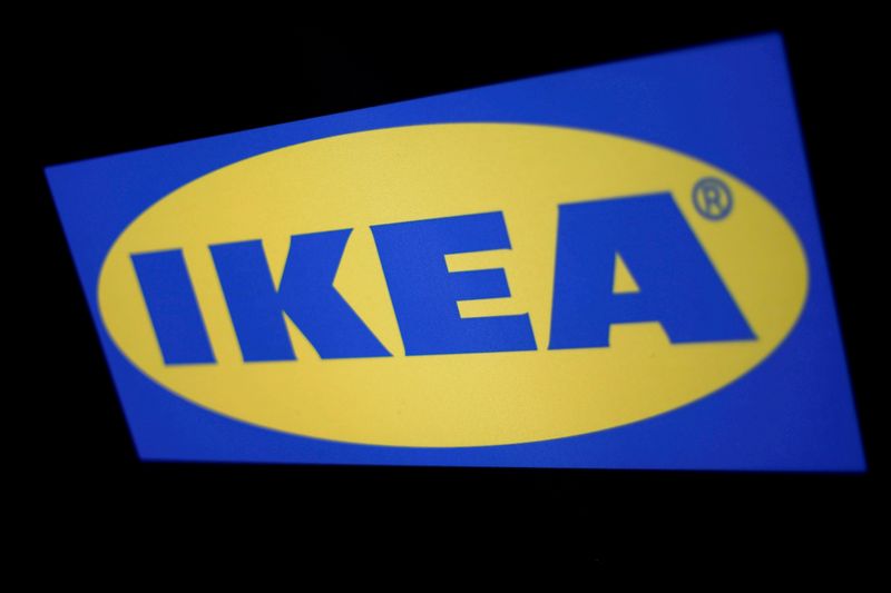 &copy; Reuters. FILE PHOTO: The logo of the Swedish furniture giant IKEA is seen in Mexico City