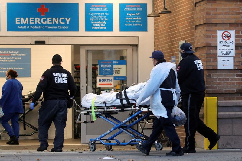 &copy; Reuters. A patient arrives outside Maimonides Medical Center, as the spread of the coronavirus disease (COVID-19) continues, in Brooklyn, New York