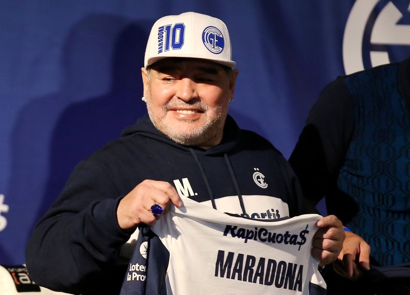 &copy; Reuters. Diego Maradona durante su presentación como nuevo entrenador de Gimnasia y Esgrima en 2019