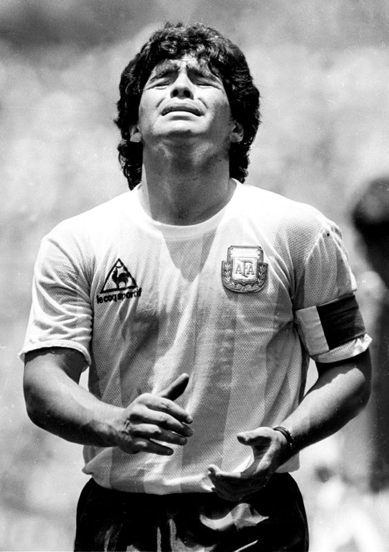 © Reuters. وفاة مارادونا أحد أعظم اللاعبين في التاريخ عن عمر 60 عاما