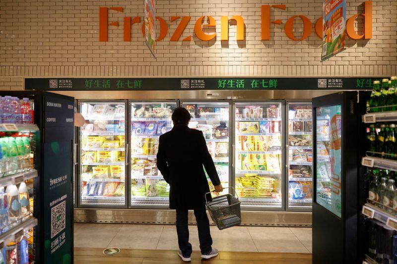 &copy; Reuters. Departamento de alimentos congelados em supermercado em Pequim, China