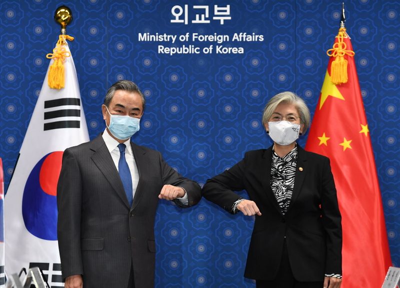 &copy; Reuters. وزيرا خارجية كوريا الجنوبية والصين يتعهدان بتعزيز العلاقات