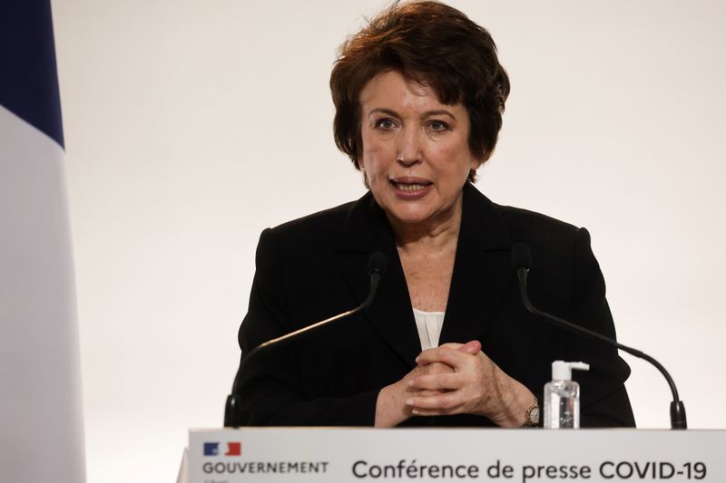 &copy; Reuters. CORONAVIRUS: RÉOUVERTURE POSSIBLE DES SALLES DE SPECTACLE LE 15 DÉCEMBRE, DIT BACHELOT