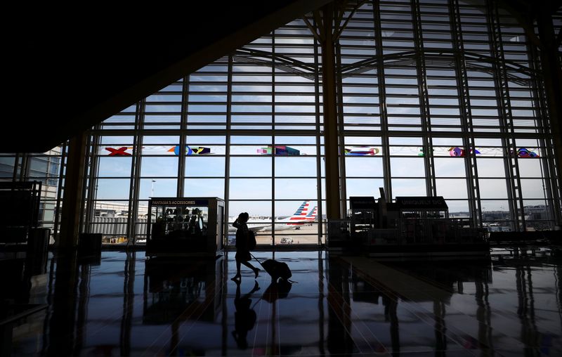&copy; Reuters. FILE PHOTO: A person walks at Reagan National Airport ahead of the Thanksgiving holiday in Arlington