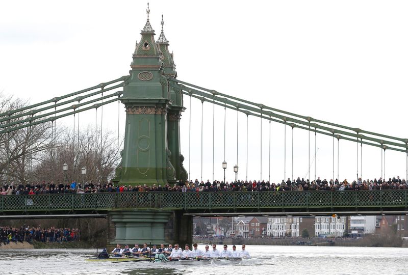 &copy; Reuters. FILE PHOTO: Spectators crowd Hammersmith Bridge to watch Oxford University&apos;s 8 pull past Cambridge&apos;s rowing team in the Boat Race on the River Thames in London