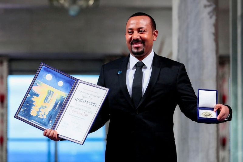 &copy; Reuters. FILE PHOTO: FILE PHOTO: Ethiopian Prime Minister Abiy Ahmed Ali poses with medal and diploma after receiving Nobel Peace Prize during ceremony in Oslo City Hall