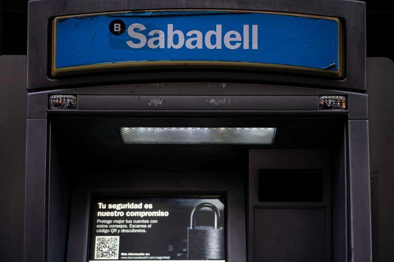 &copy; Reuters. FILE PHOTO: Sabadell bank&apos;s logo is seen at an ATM machine outside one of the bank&apos;s branches in Madrid