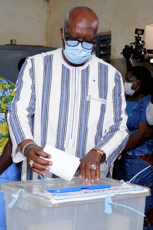 © Reuters. زعيم المعارضة في بوركينا فاسو يقر بخسارة الانتخابات الرئاسية