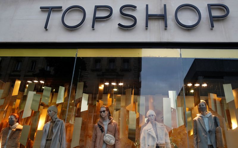 &copy; Reuters. FILE PHOTO:  Manequins are seen in the window of a Topshop store in Liverpool, Britain